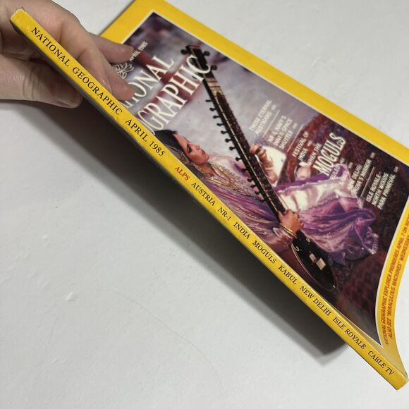 Vintage National Geographic April 1985 Austrians Alps India Moguls Kabul - Picture 9 of 12